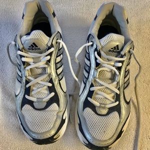 Adidas size 9 men’s shoe